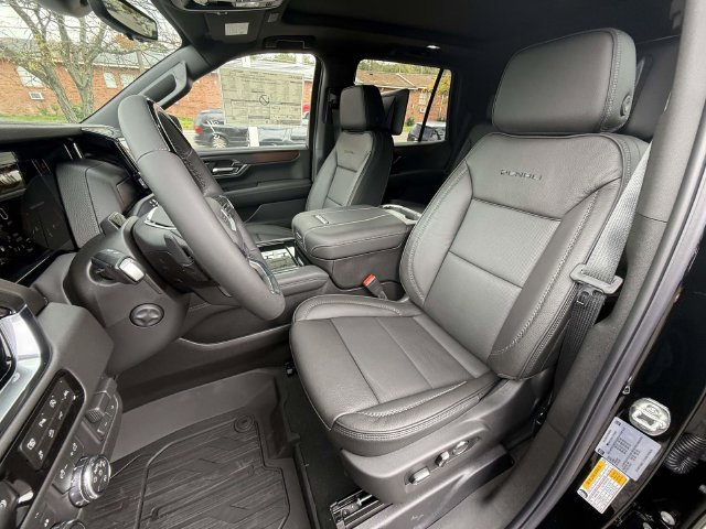 New 2026 GMC Yukon Denali w/ Denali Reserve Package AWD/4WD image 8