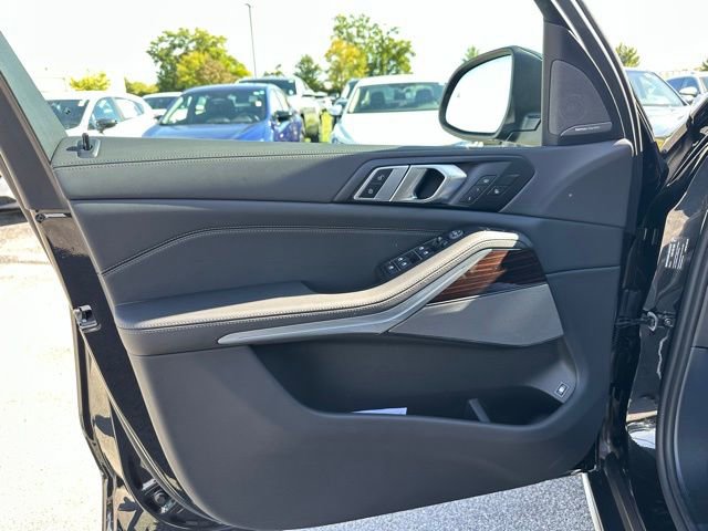 New 2026 BMW X5 xDrive50e w/ Climate Comfort Package image 32