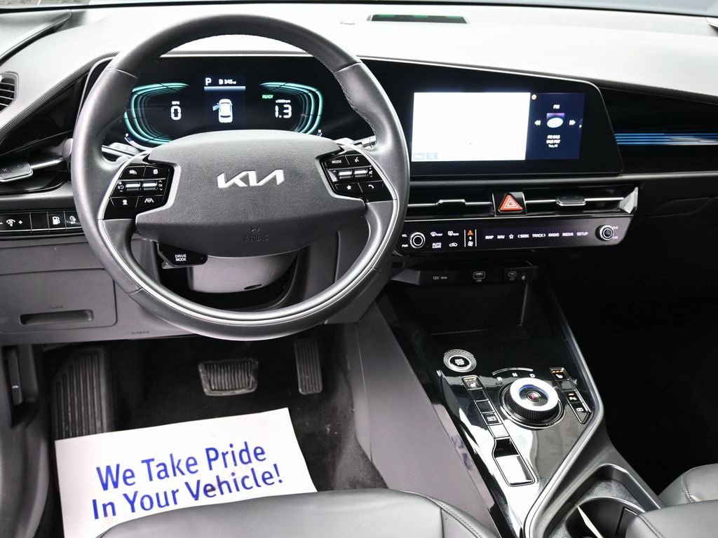 Used 2023 Kia Niro EX image 31