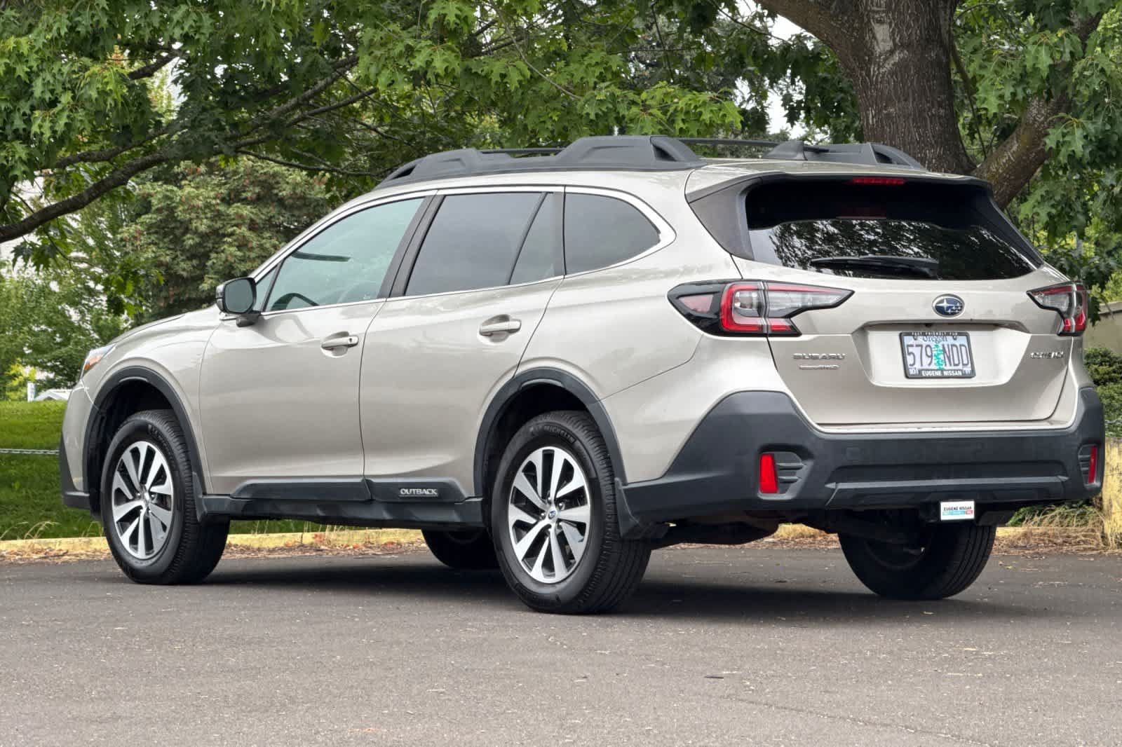 Used 2020 Subaru Outback Premium AWD/4WD image 6
