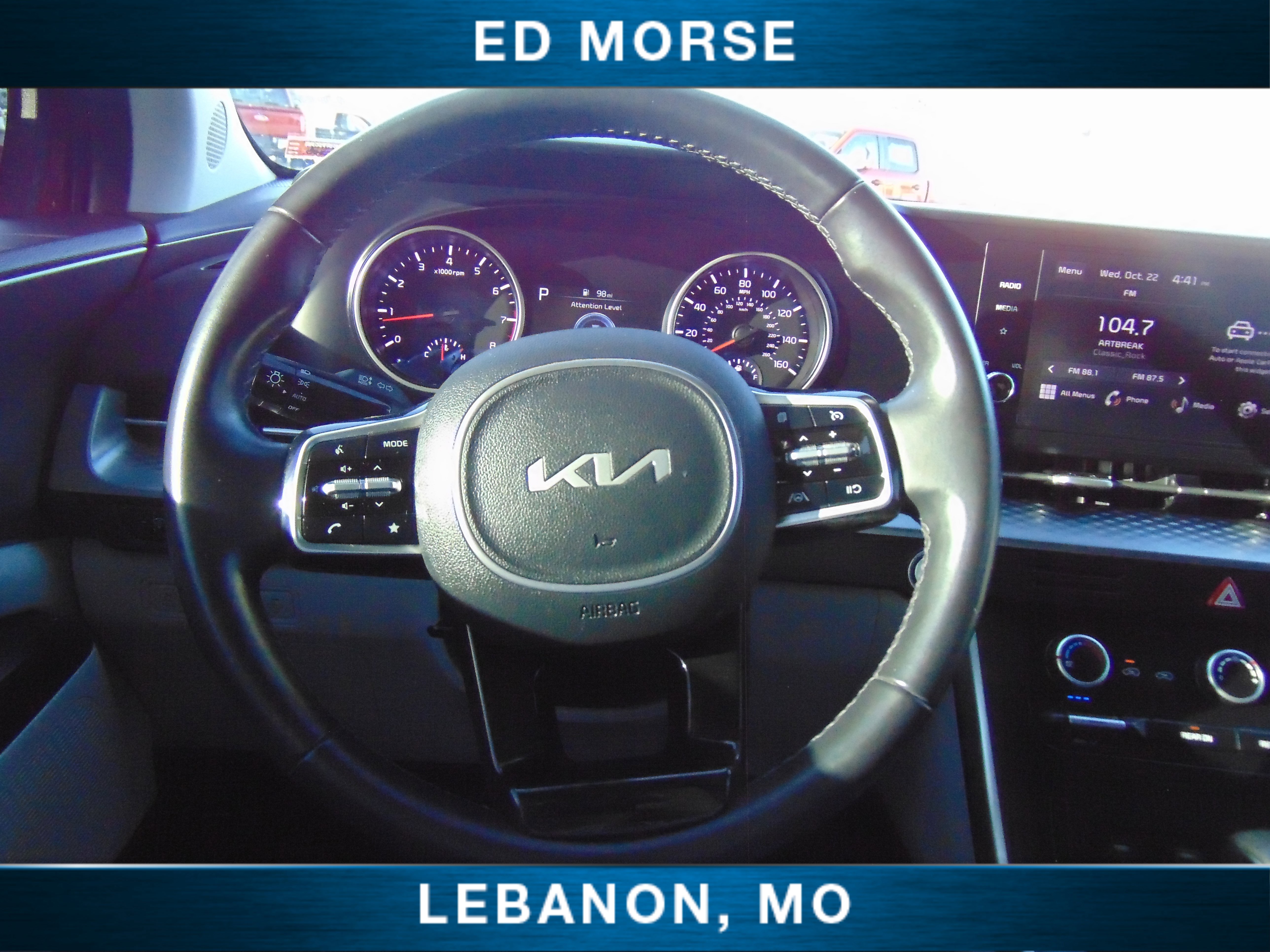 Used 2023 Kia Carnival LX image 30