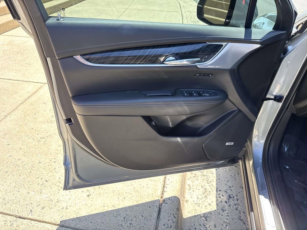 Used 2023 Cadillac XT6 Premium Luxury w/ Technology Package AWD/4WD image 28
