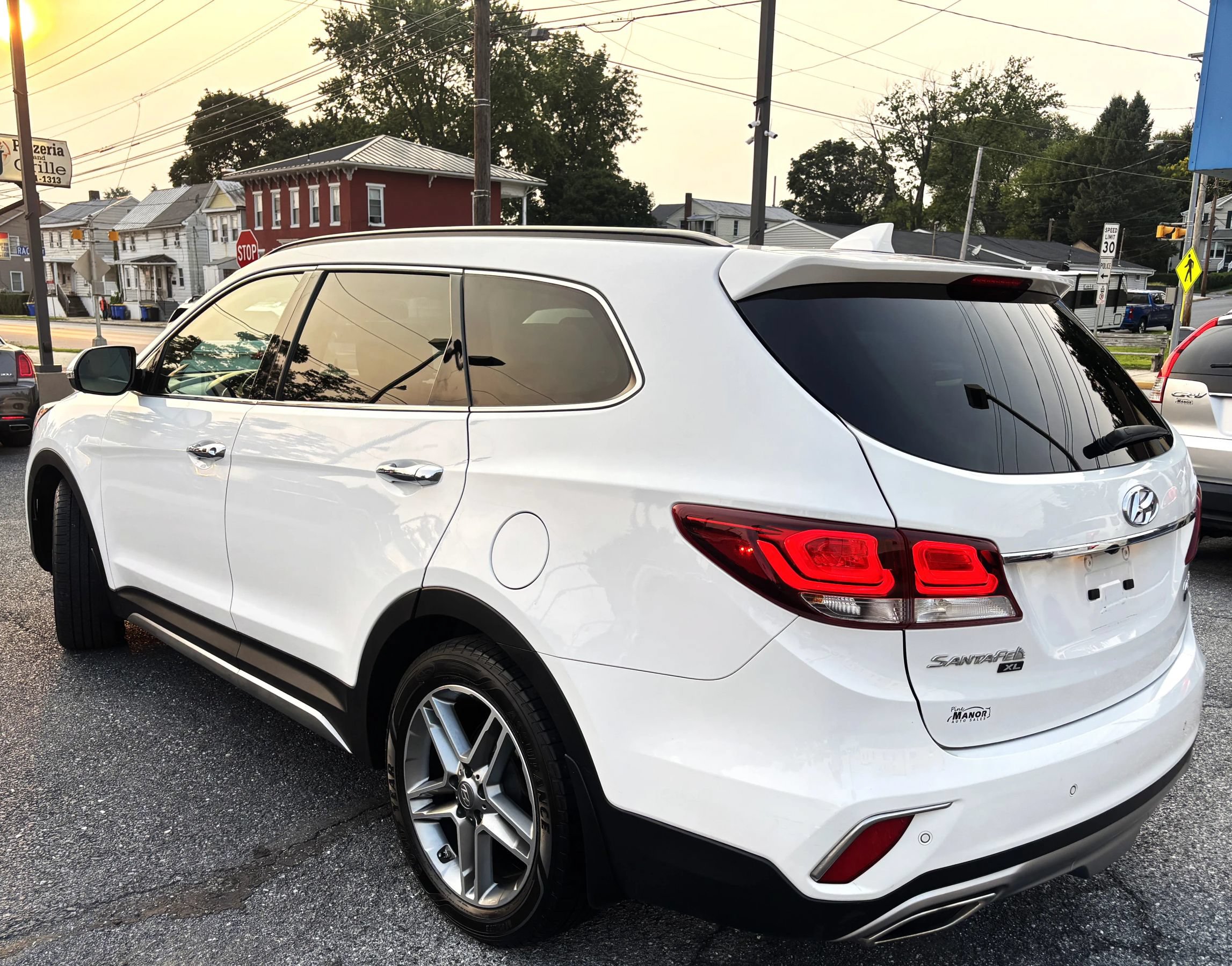 Used 2019 Hyundai Santa Fe XL AWD/4WD image 4