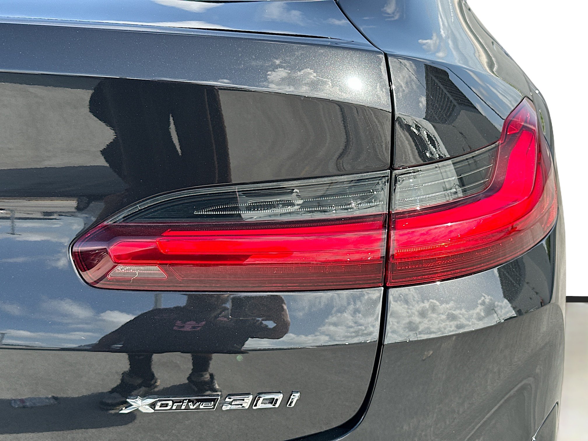 Used 2025 BMW X4 xDrive30i w/ M Sport Package AWD/4WD image 33