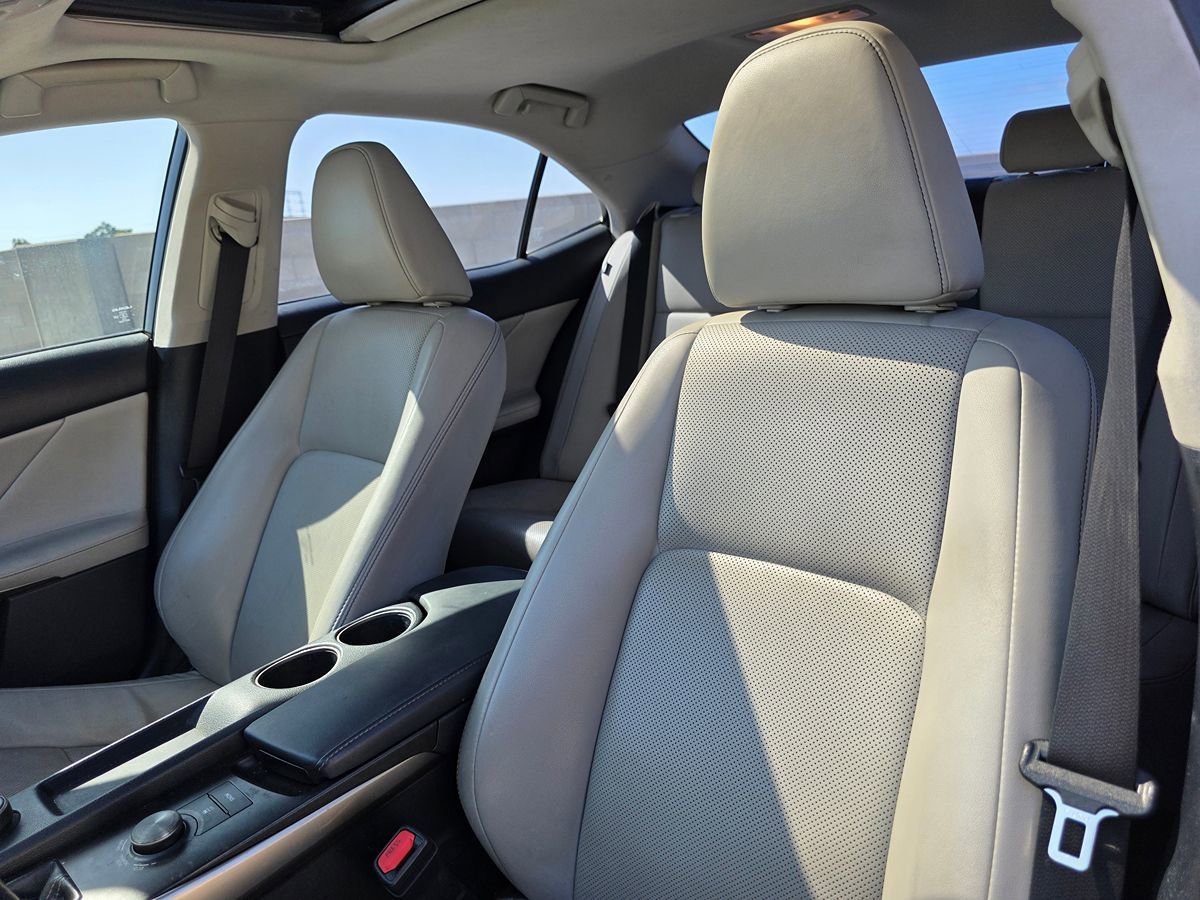 Used 2016 Lexus IS 200t RWD image 13