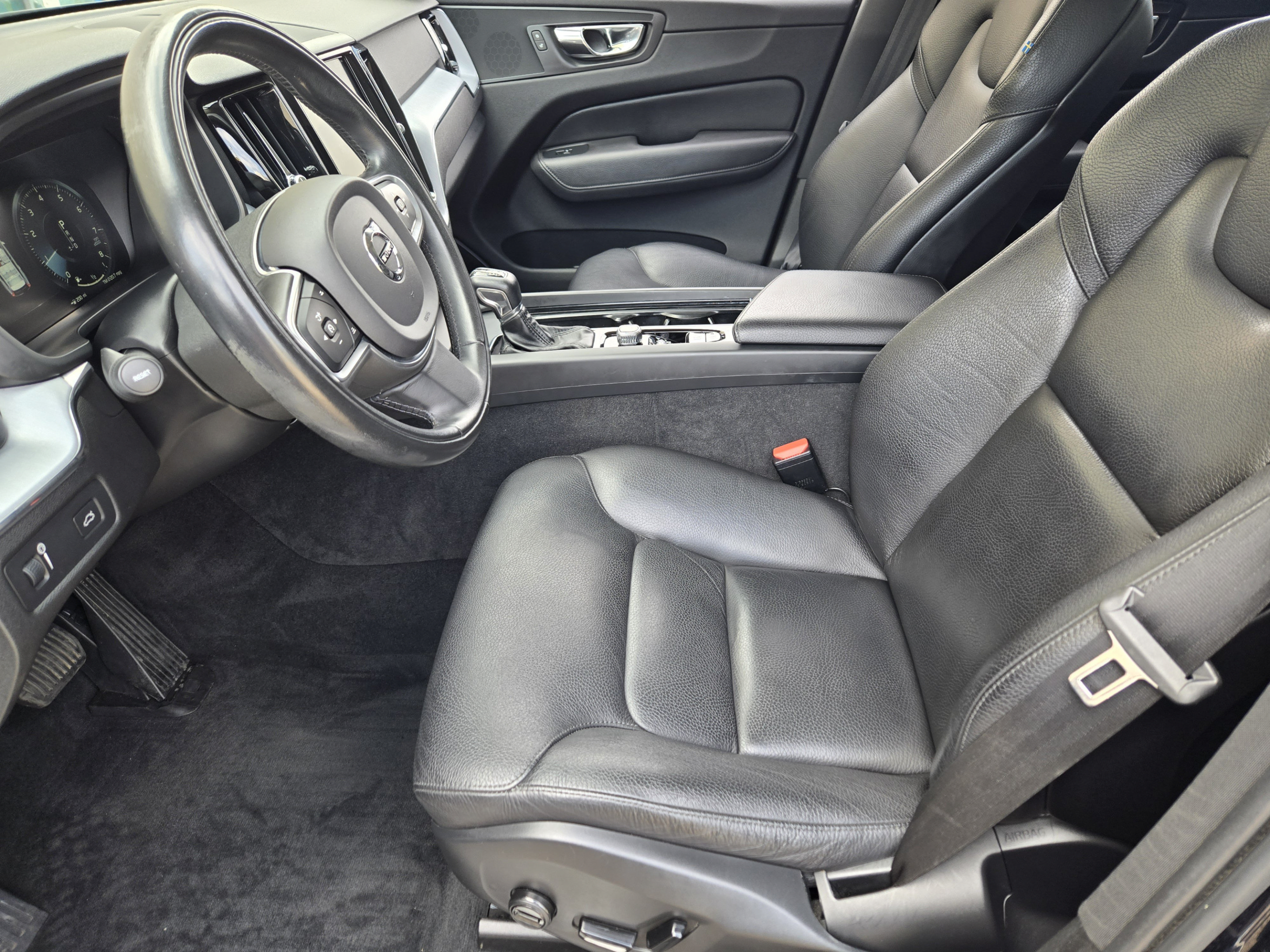 Used 2020 Volvo XC60 T5 Momentum AWD/4WD image 11