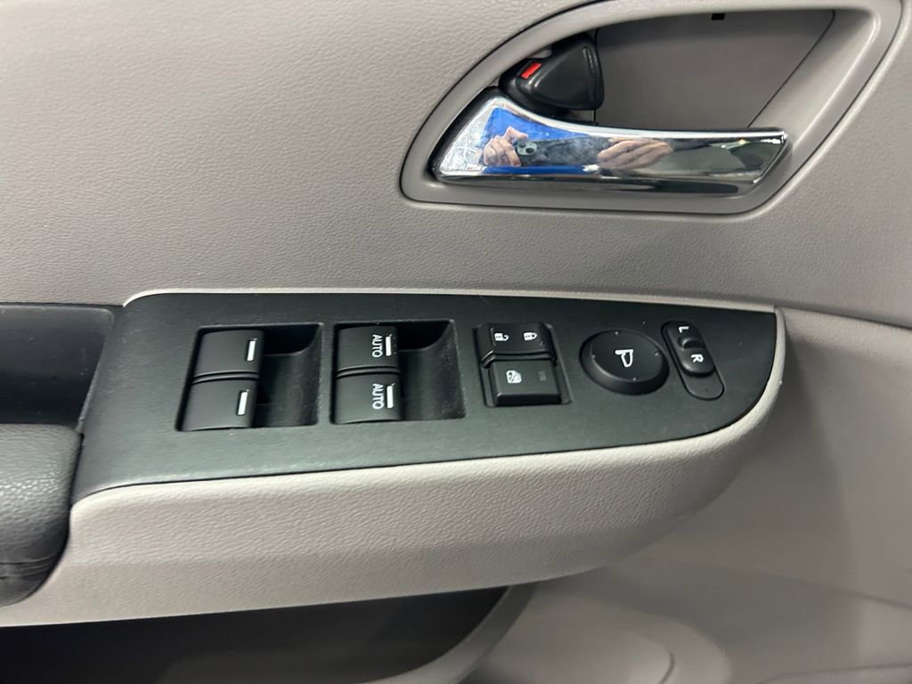 Used 2015 Honda Odyssey EX image 17