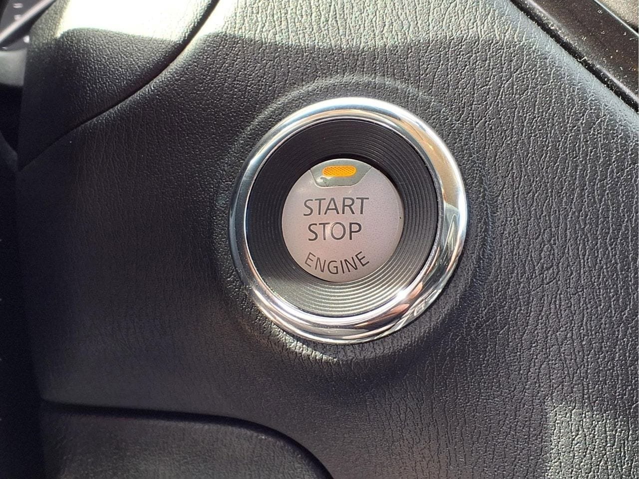Used 2020 Nissan Pathfinder SV AWD/4WD image 23