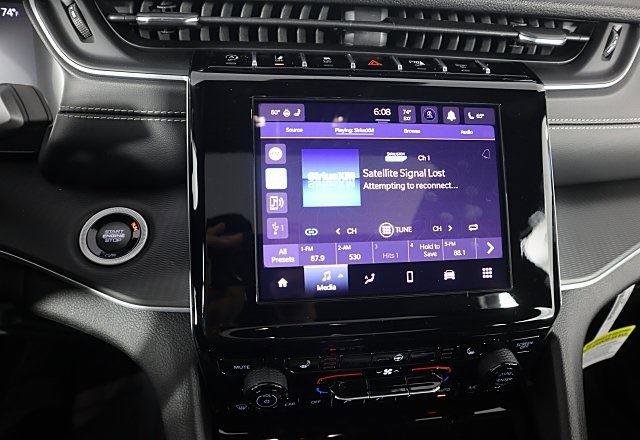 New 2025 Jeep Grand Cherokee Altitude image 13