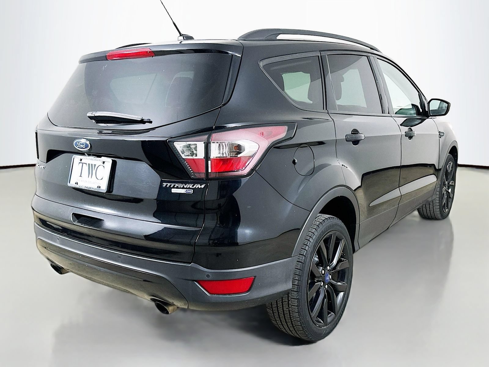 Used 2017 Ford Escape Titanium AWD/4WD image 5