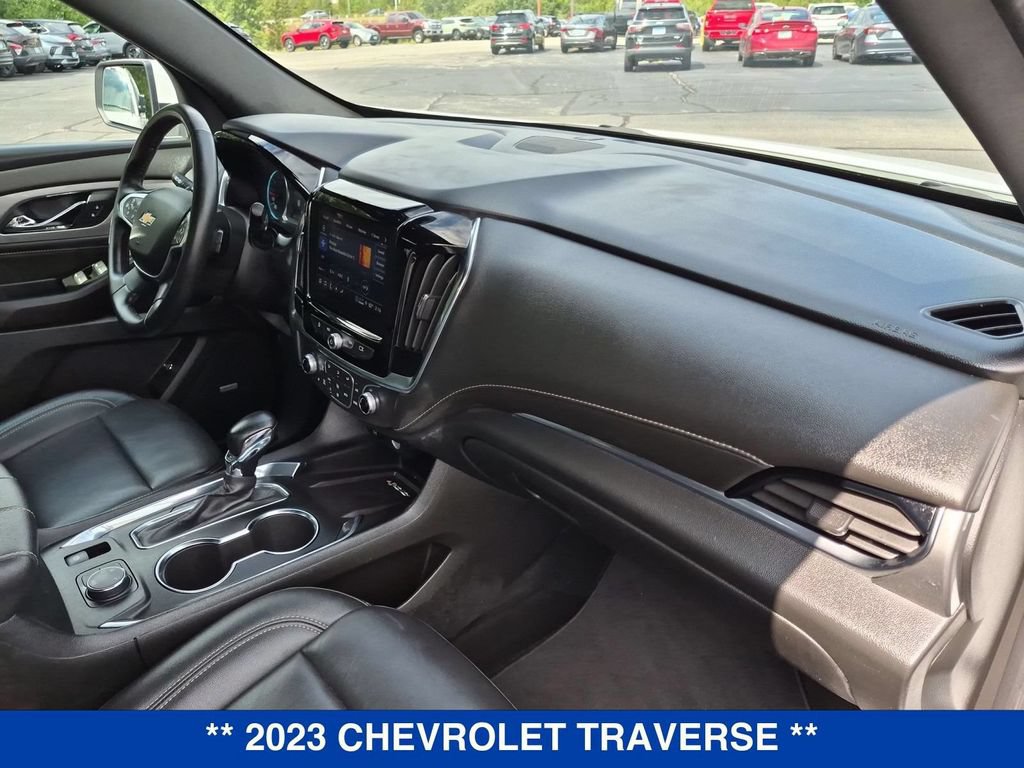 Used 2023 Chevrolet Traverse LT w/ LT Premium Package AWD/4WD image 34
