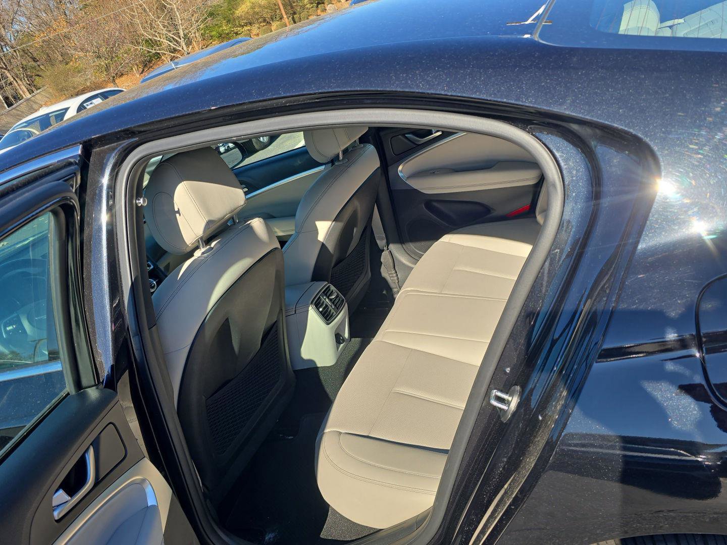 Used 2023 Genesis G70 2.0T image 8