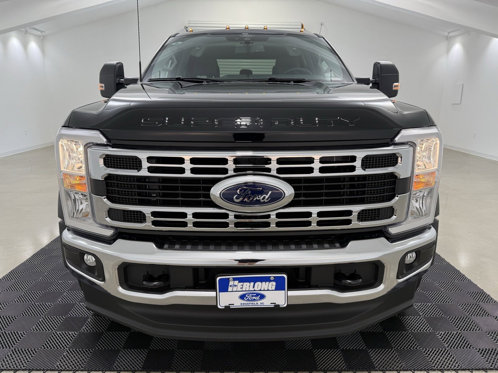 New 2025 Ford F450 XLT w/ XLT Value Package image 2