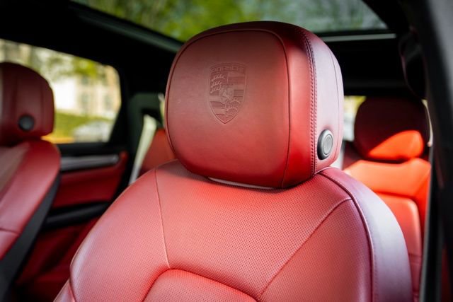 Used 2023 Porsche Cayenne Platinum Edition image 39