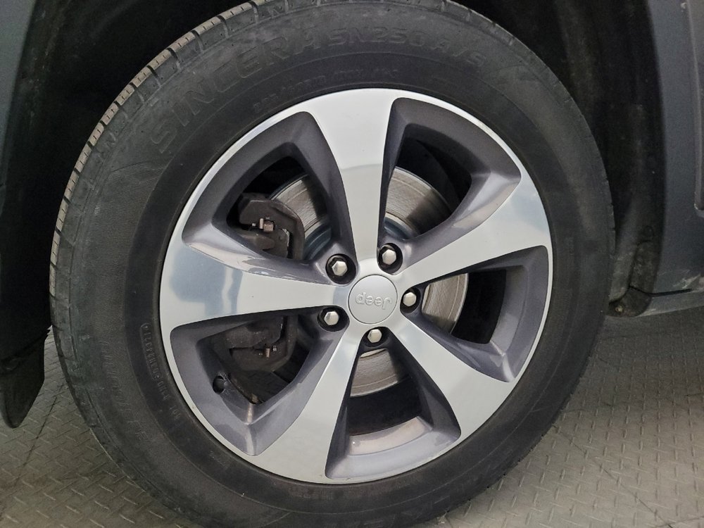 Used 2019 Jeep Cherokee Limited AWD/4WD image 31