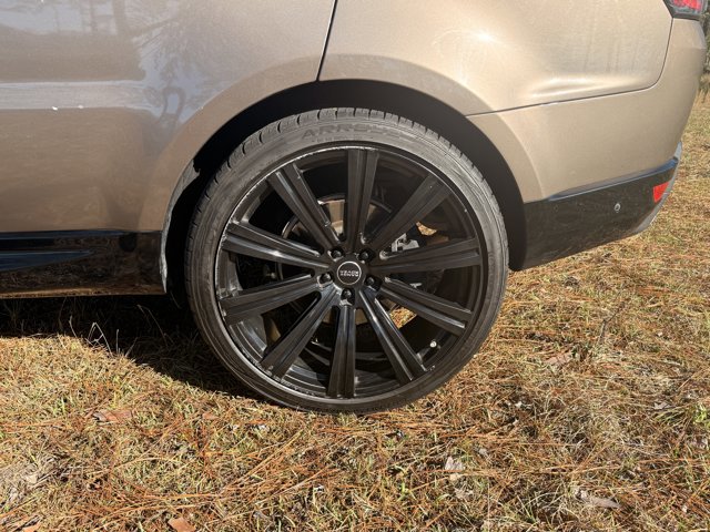 Used 2018 Land Rover Range Rover Sport HSE image 10