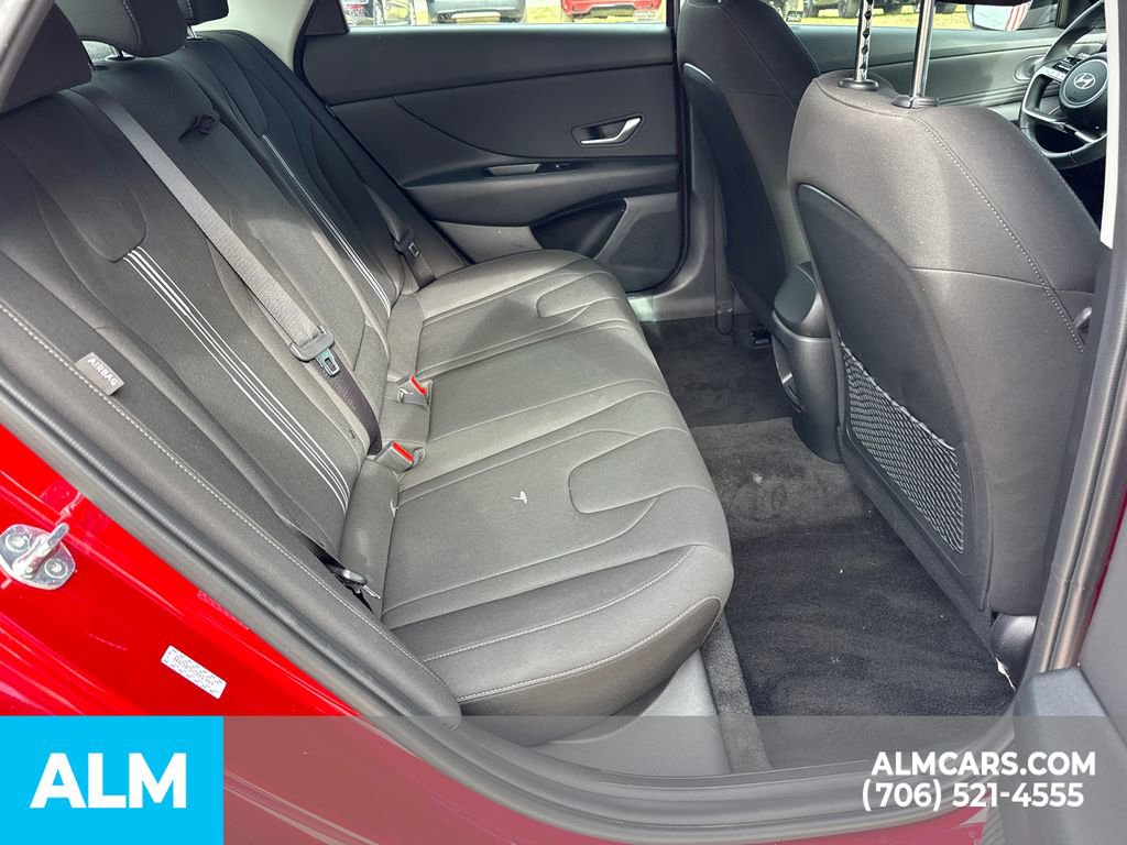 Used 2025 Hyundai Elantra SEL image 17