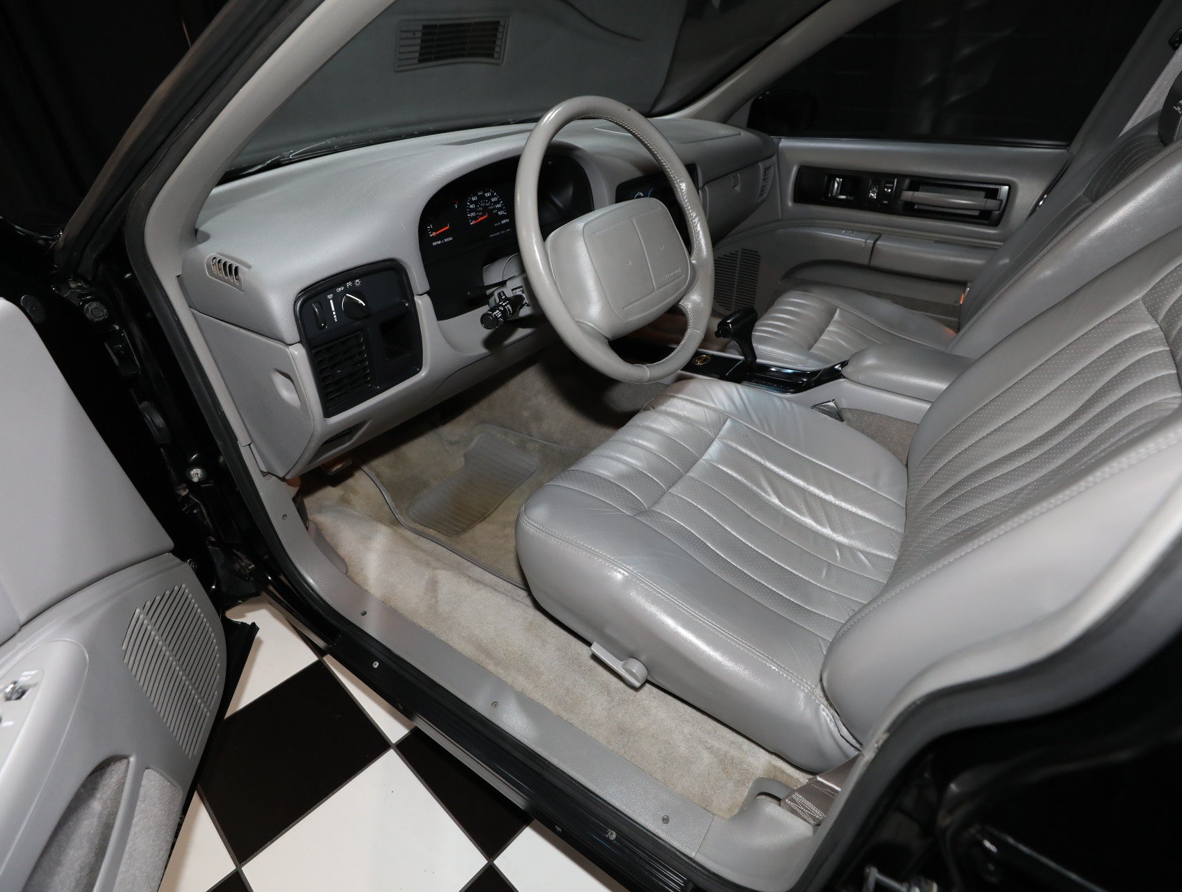 Used 1996 Chevrolet Impala SS RWD image 3
