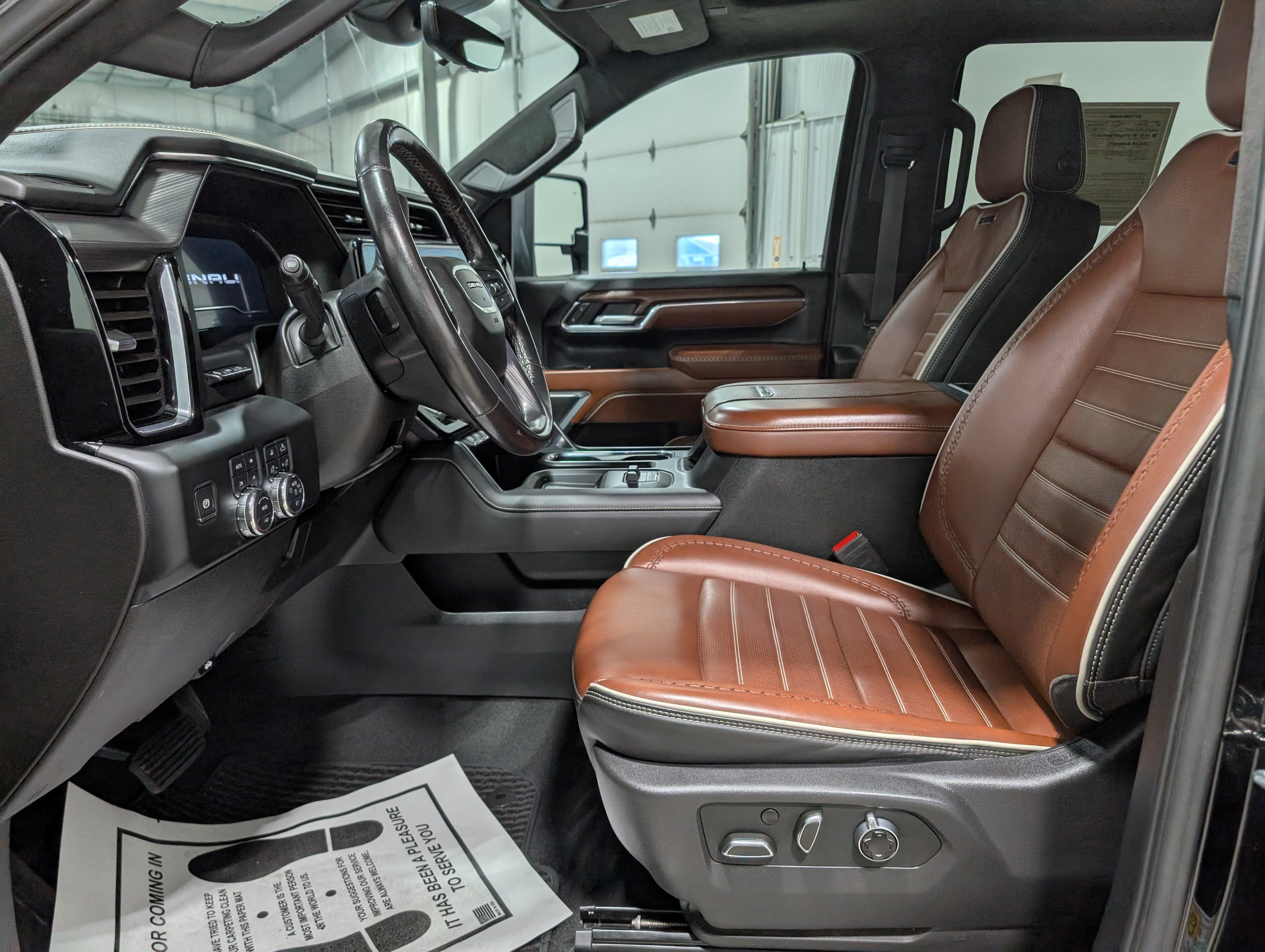Used 2024 GMC Sierra 3500 Denali Ultimate AWD/4WD image 16