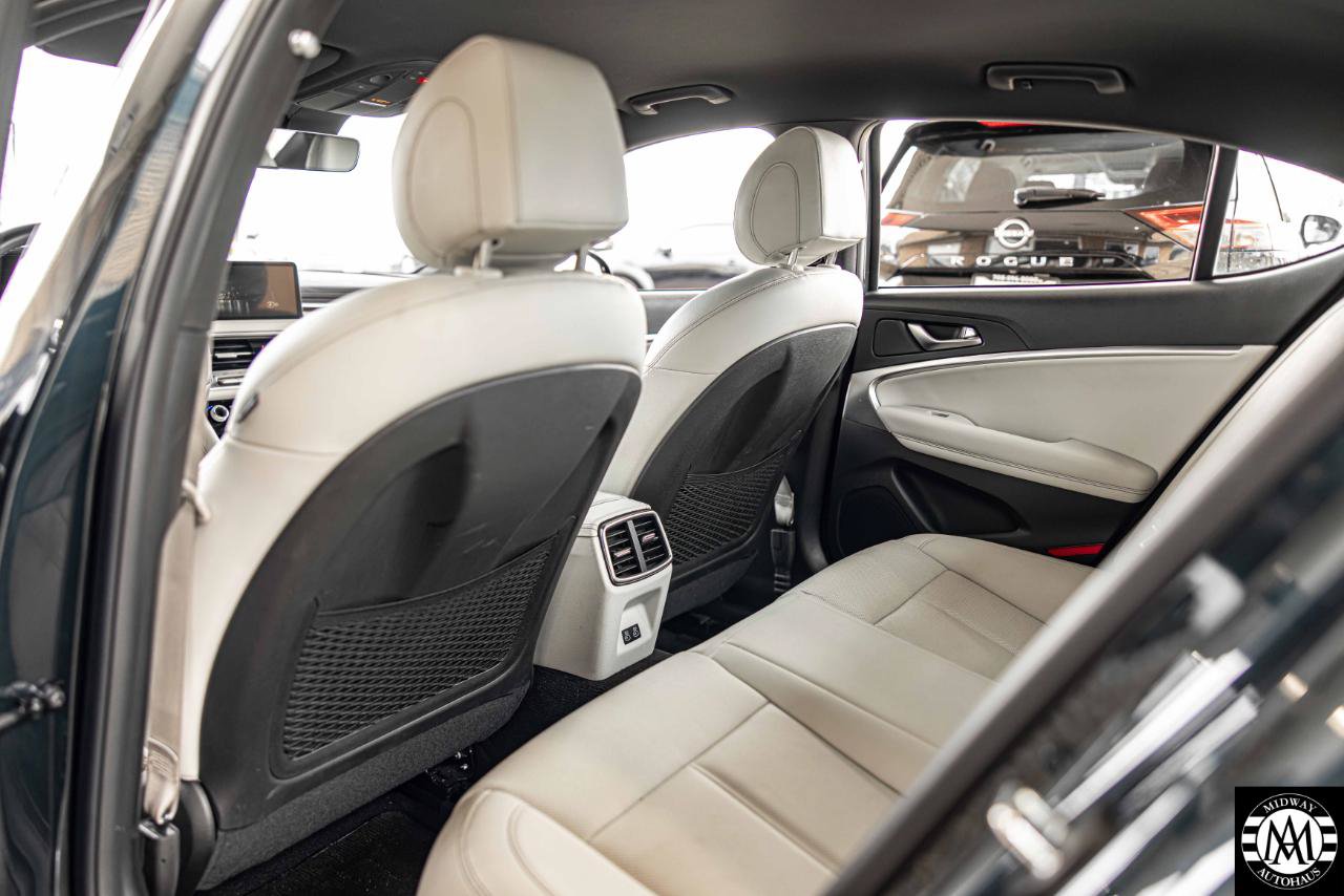 Used 2025 Genesis G70 2.5T RWD image 18