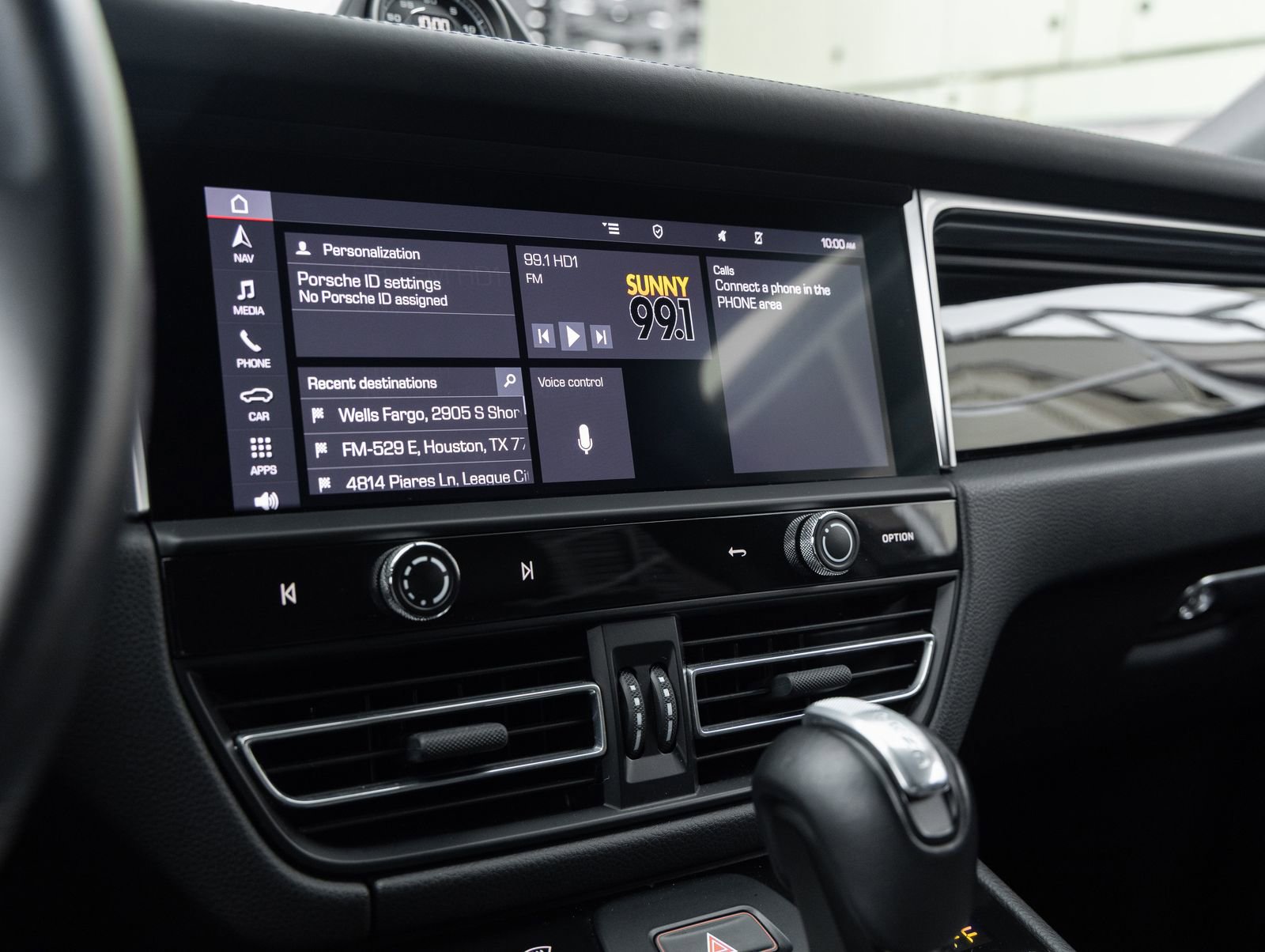 Certified 2023 Porsche Macan Turbo AWD/4WD image 24