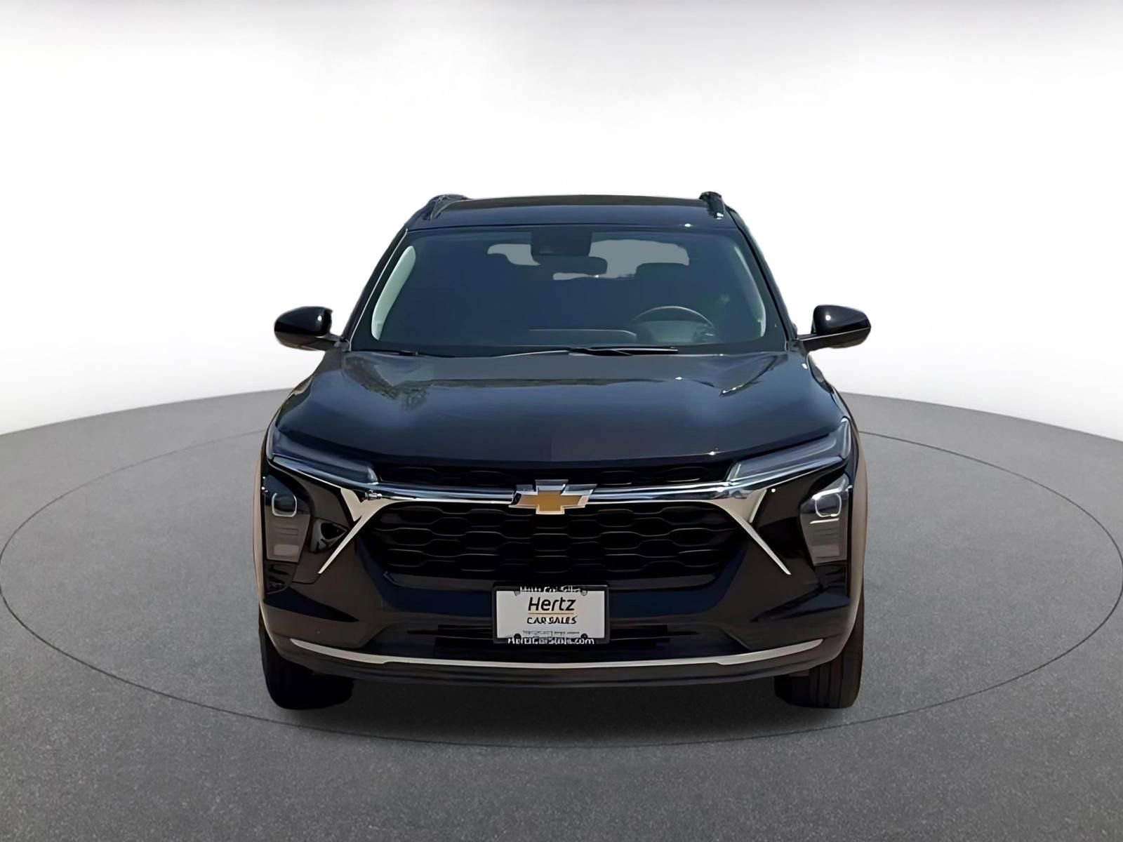 Used 2025 Chevrolet Trax LT FWD image 4