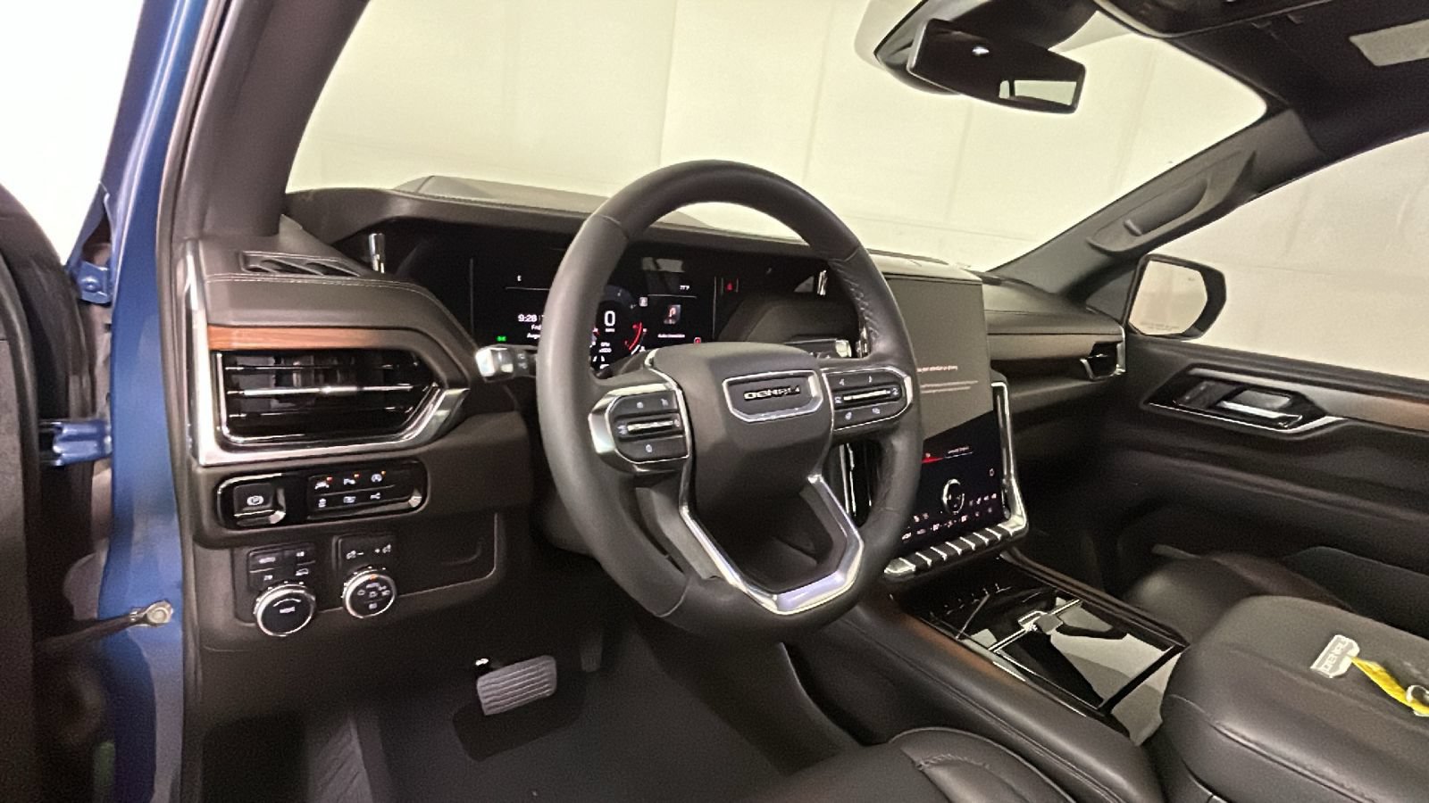 Used 2025 GMC Yukon Denali w/ Sun & Power Step Package AWD/4WD image 16