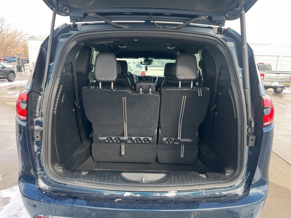 Used 2025 Chrysler Pacifica Select image 10