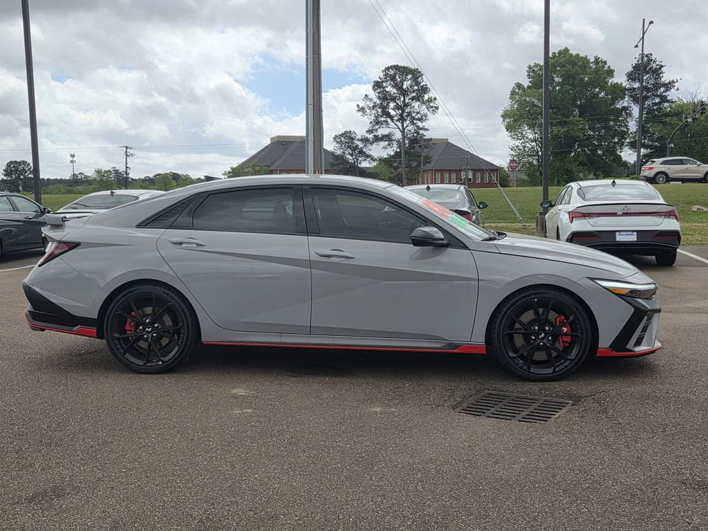 Used 2025 Hyundai Elantra N image 3