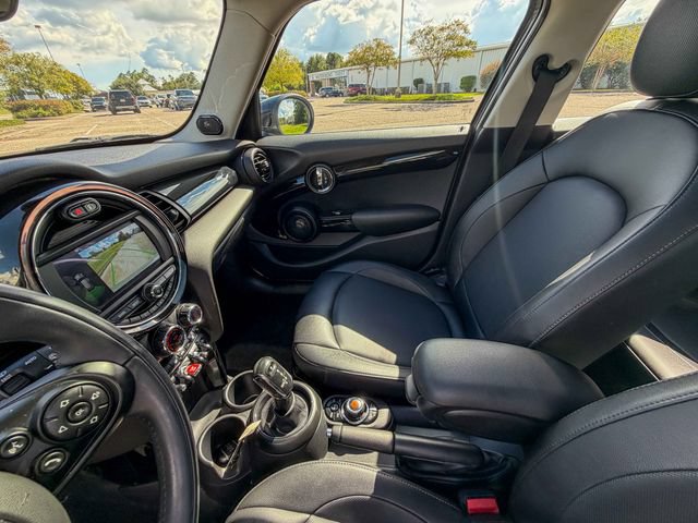 Used 2021 MINI Cooper 4-Door Hardtop w/ 6.5" Touchscreen Package FWD image 15