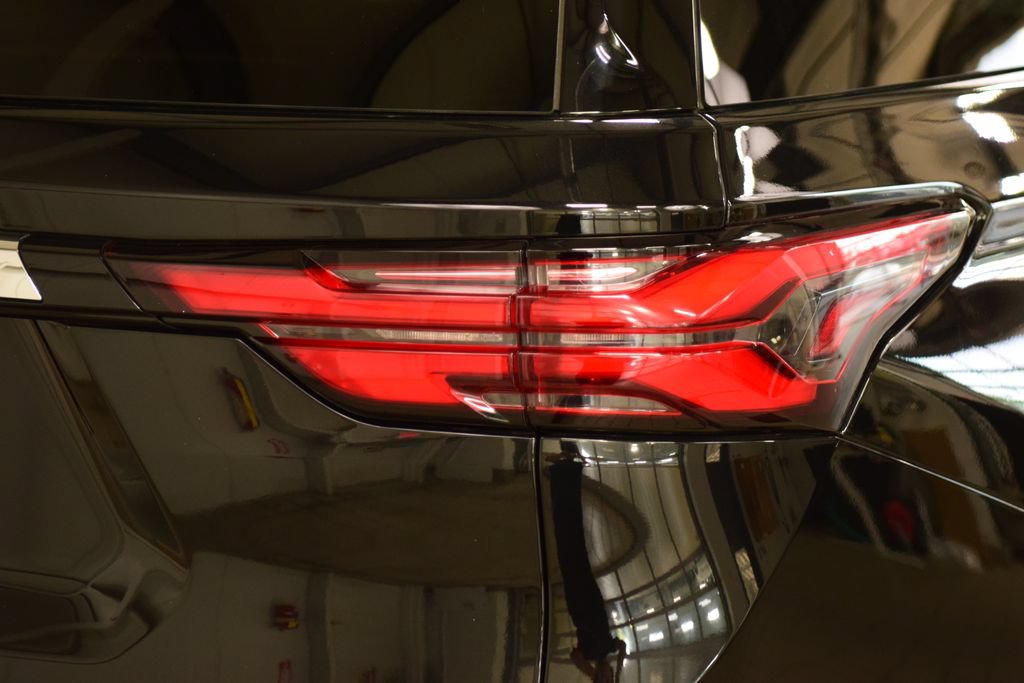 Used 2023 Chevrolet Traverse LS w/ Safety Package FWD image 19