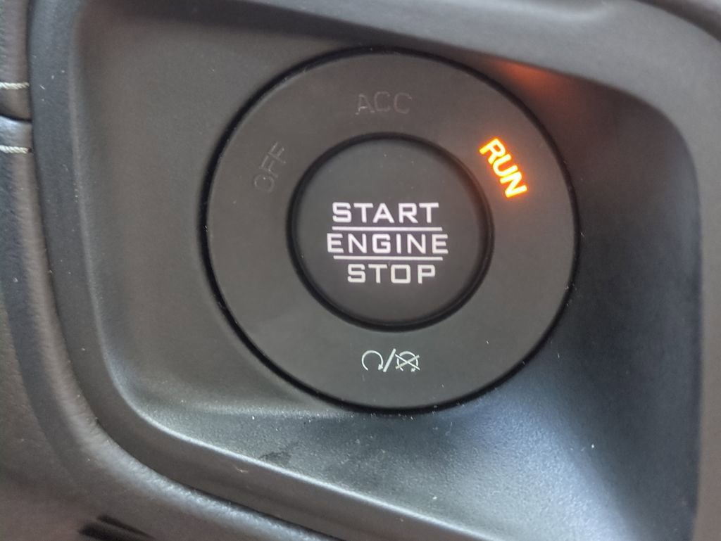 Used 2025 Jeep Wrangler Unlimited Sahara w/ Safety Group AWD/4WD image 30