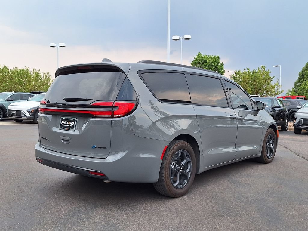 Used 2022 Chrysler Pacifica Touring-L w/ S Appearance Package FWD video 3