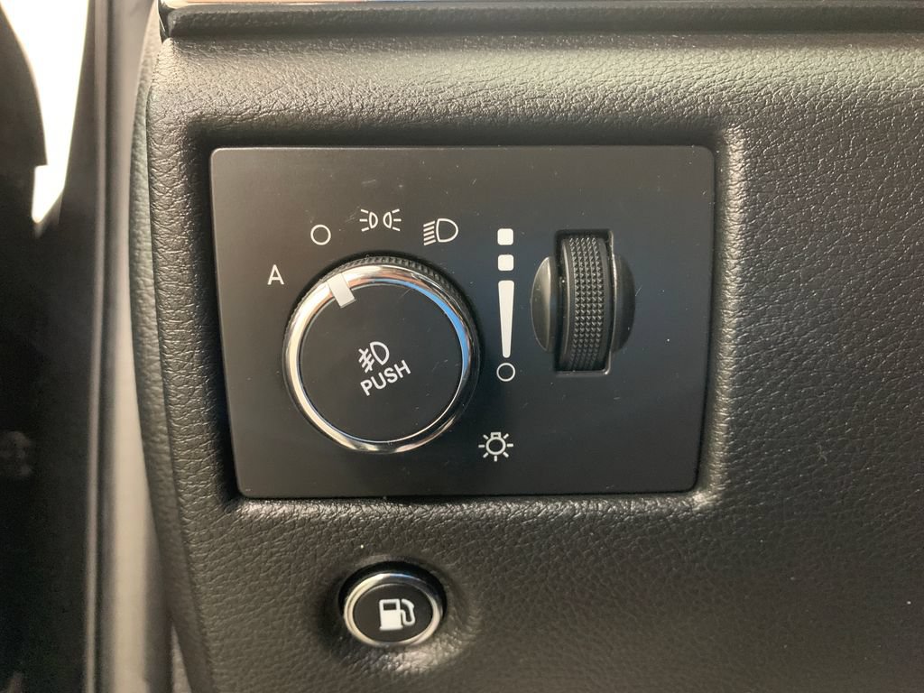Used 2015 Jeep Grand Cherokee Limited AWD/4WD image 25