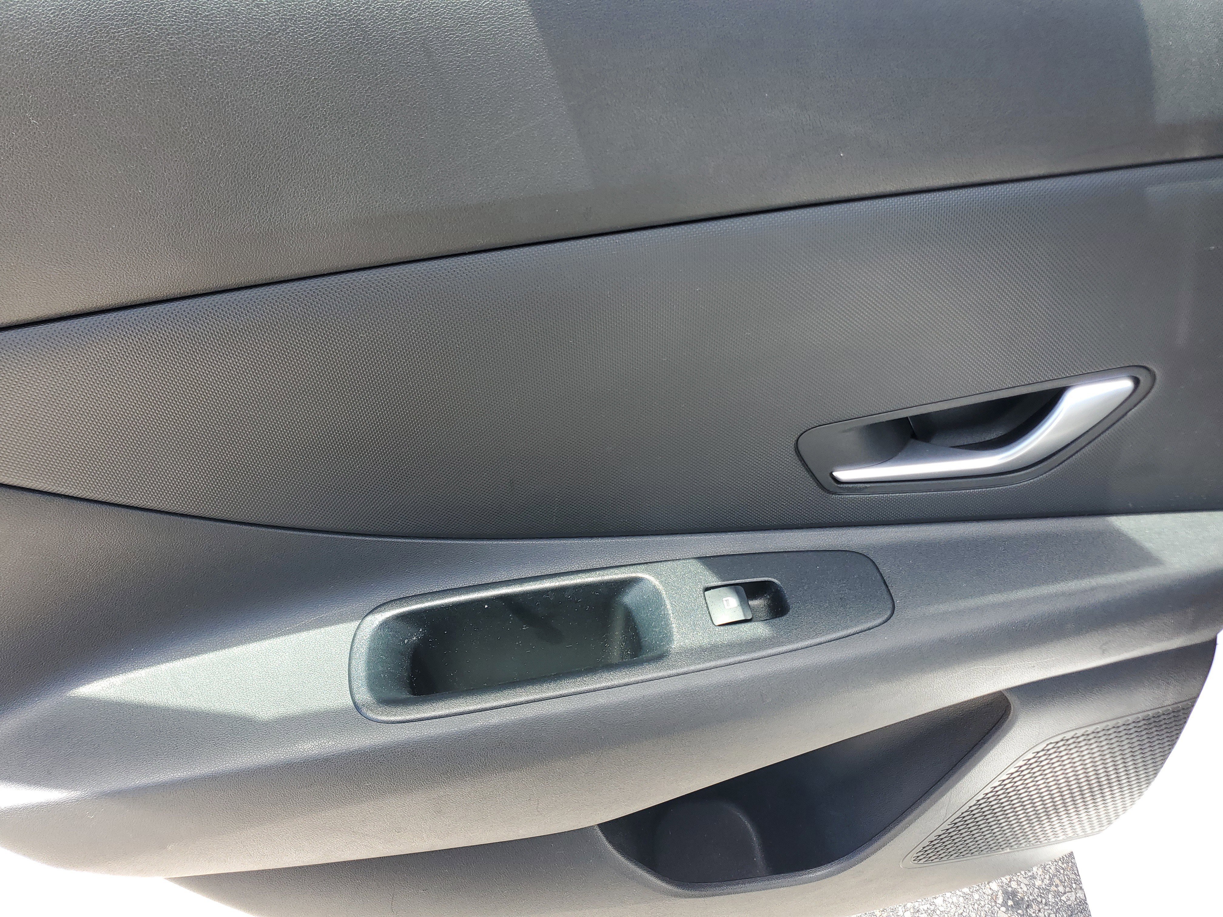 Used 2021 Hyundai Elantra SEL image 11