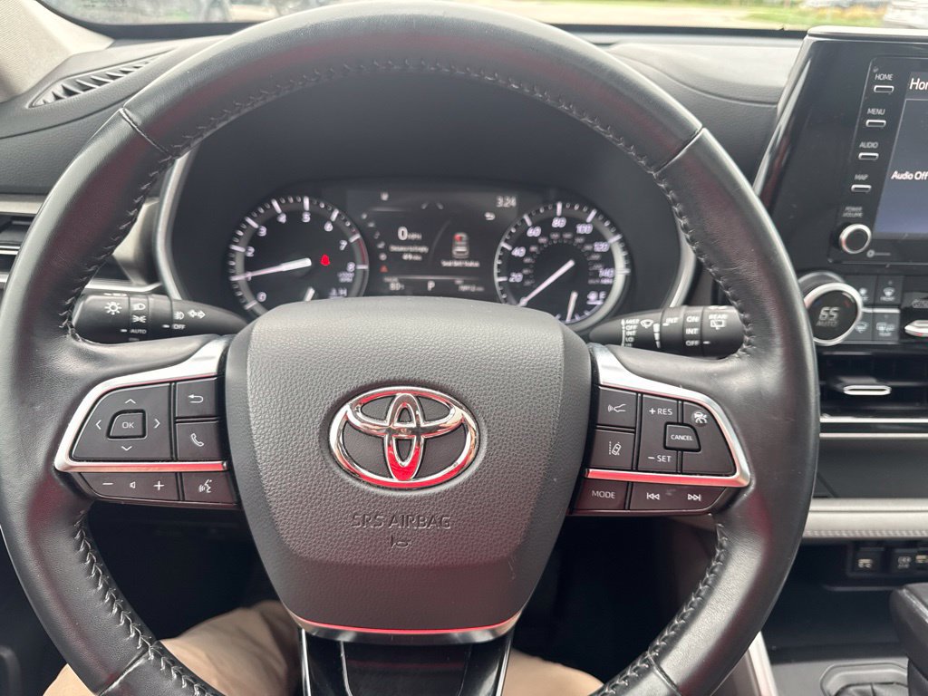 Used 2021 Toyota Highlander XLE AWD/4WD image 17