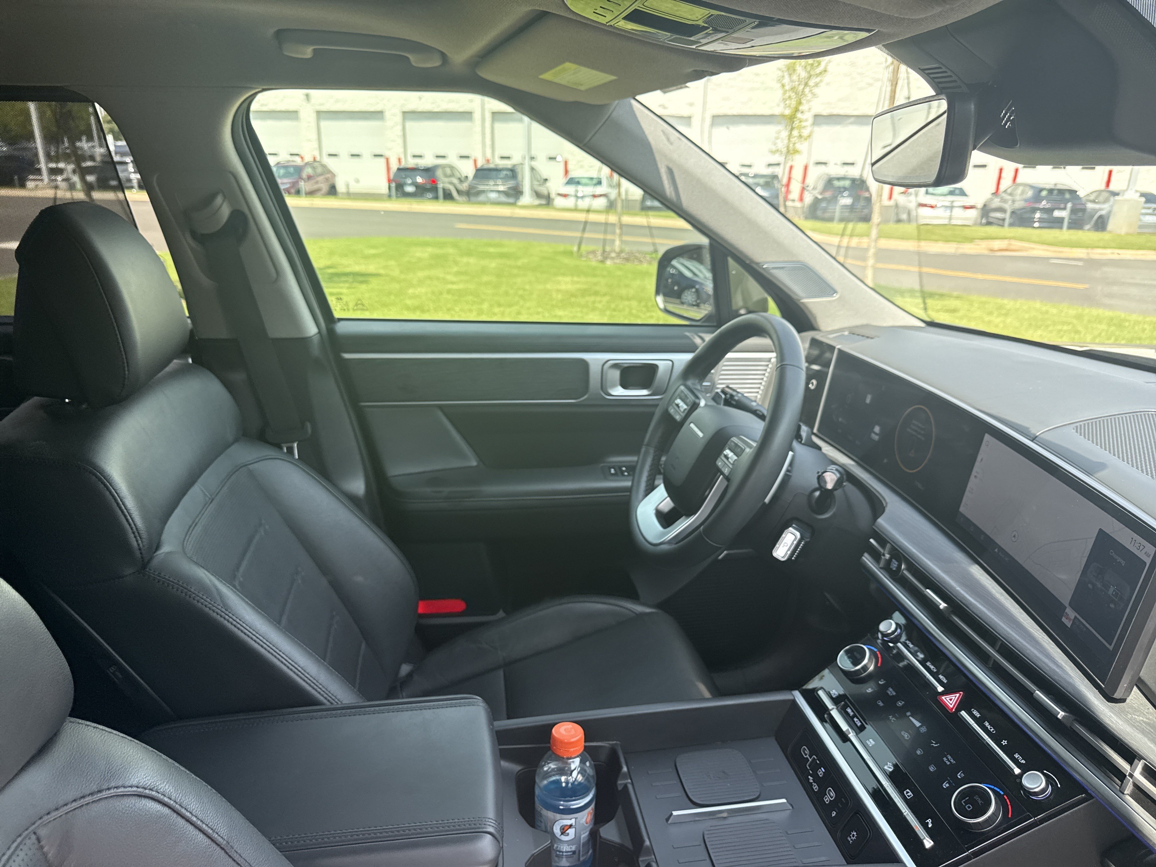 Used 2025 Hyundai Santa Fe Limited AWD/4WD image 33