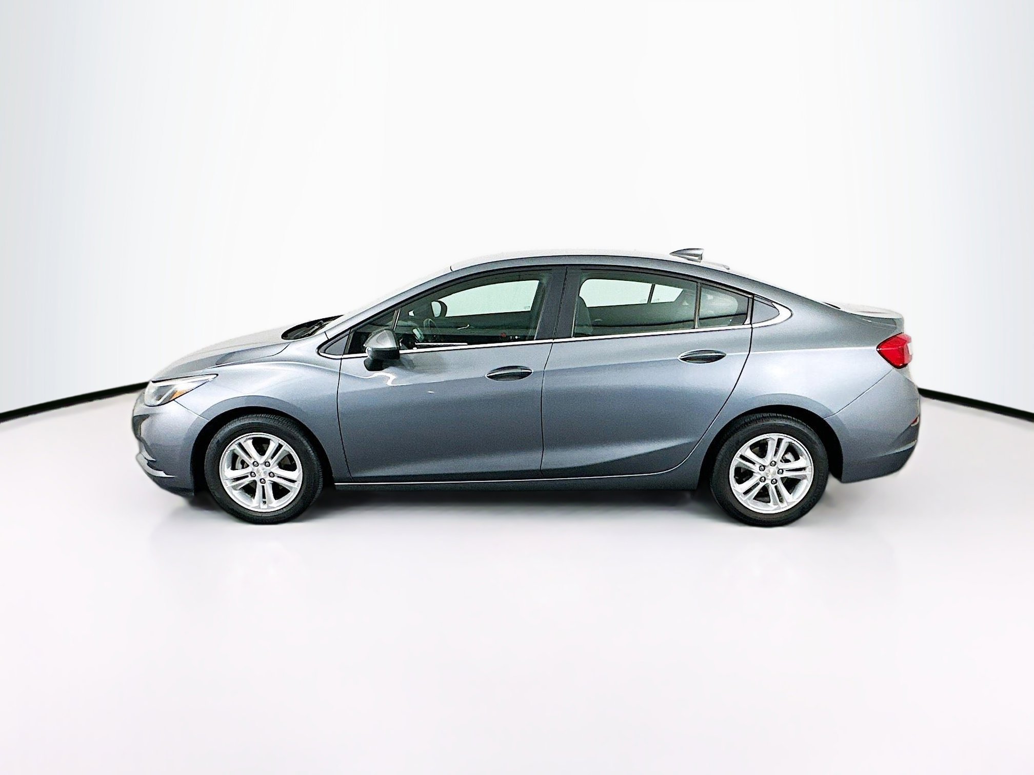 Used 2018 Chevrolet Cruze LT FWD image 4