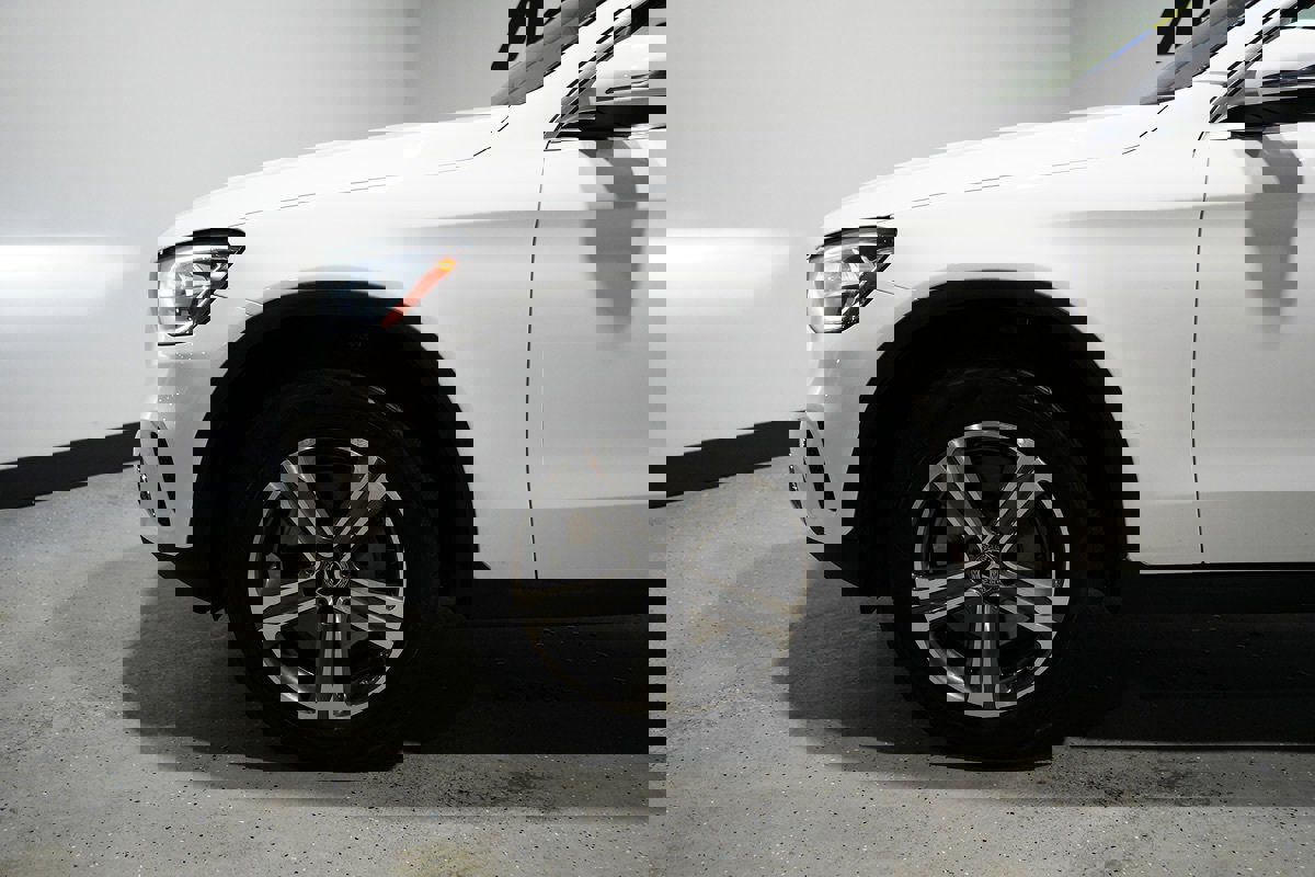 Used 2020 Mercedes-Benz GLC 300 4MATIC image 4