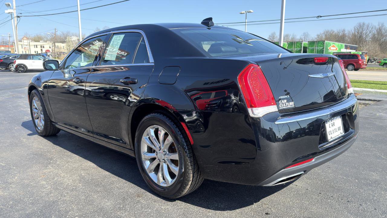 Used 2015 Chrysler 300 Limited w/ Driver Convenience Group image 16