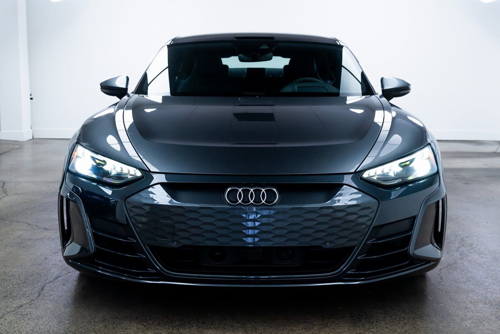 Used 2023 Audi e-tron GT Premium Plus image 2