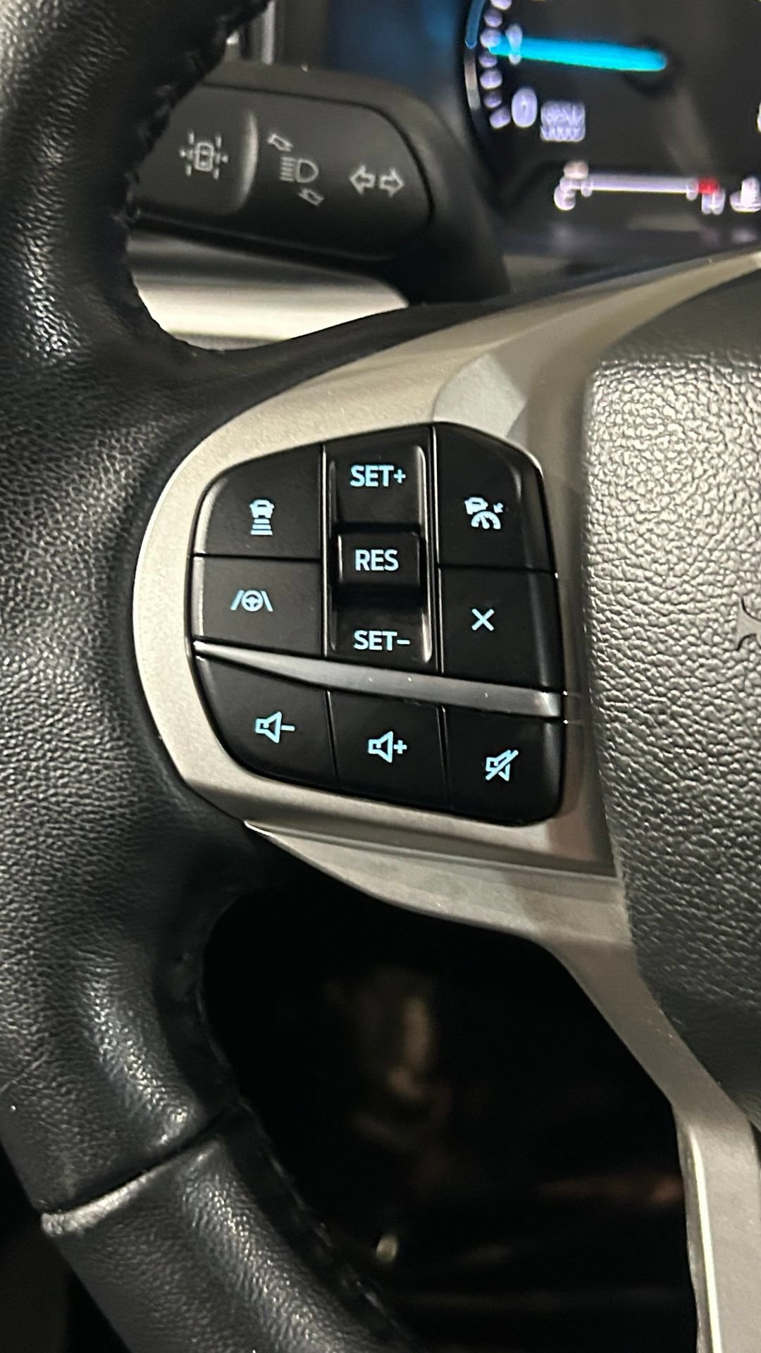 Used 2023 Ford Explorer XLT w/ Equipment Group 202A AWD/4WD image 79