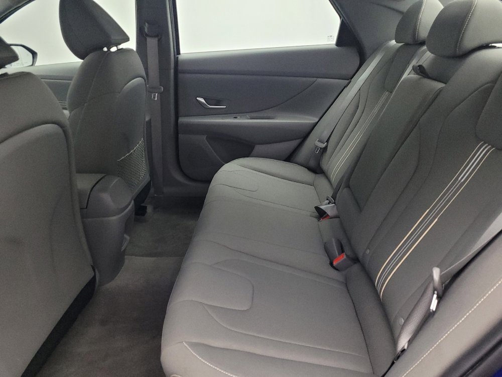 Used 2025 Hyundai Elantra SEL FWD image 18