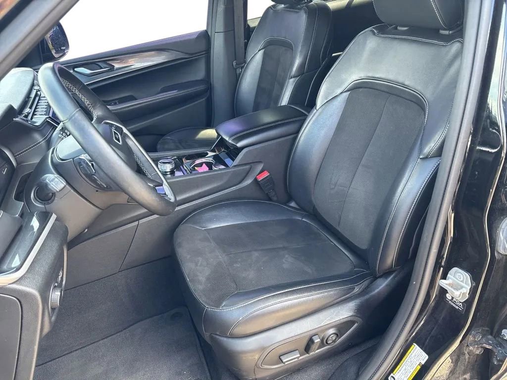 Used 2021 Jeep Grand Cherokee L Laredo AWD/4WD image 19