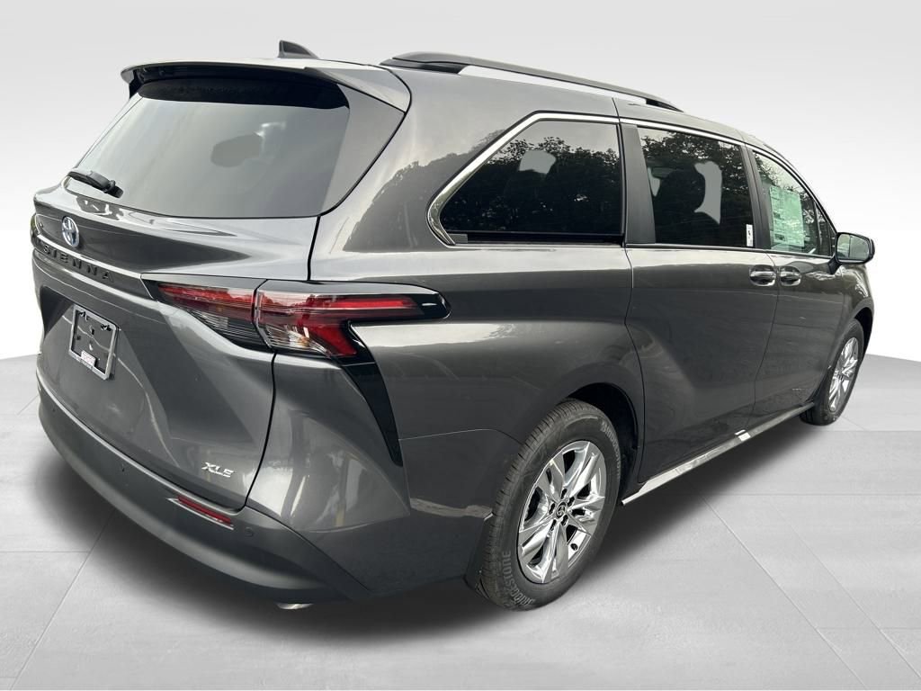 New 2025 Toyota Sienna XLE image 5