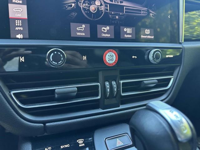 Used 2024 Porsche Macan image 23