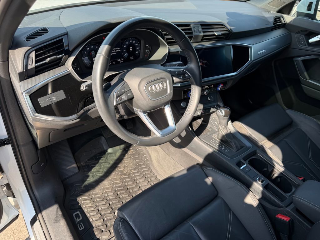 Used 2020 Audi Q3 2.0T Premium Plus w/ Premium Plus Package AWD/4WD image 16