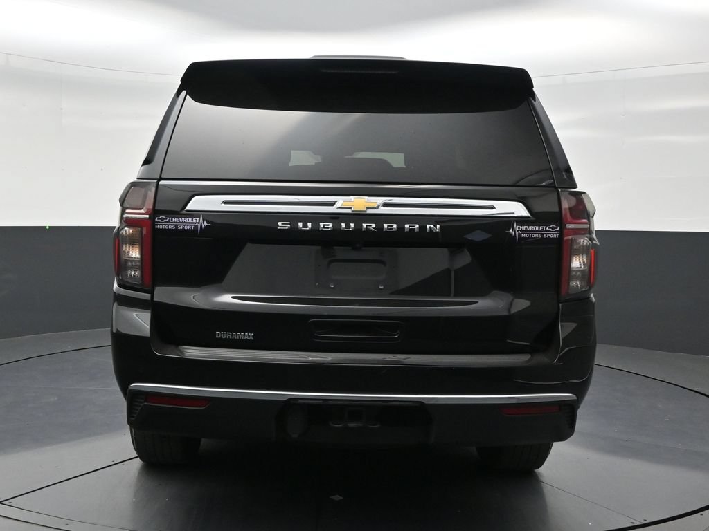 Used 2024 Chevrolet Suburban LS RWD image 4