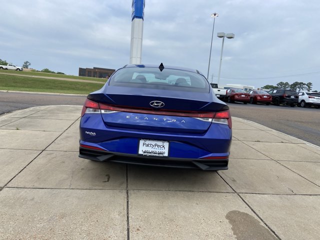 Used 2023 Hyundai Elantra SEL w/ Convenience Package FWD image 10