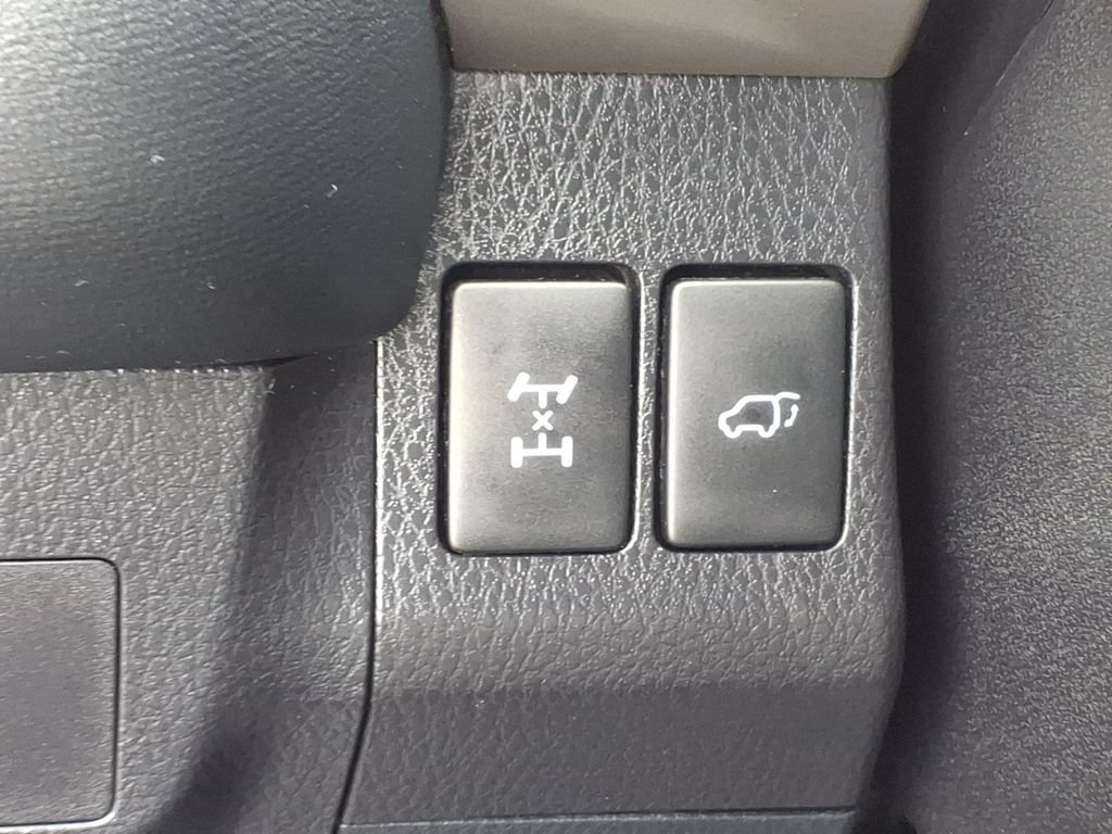 Used 2015 Toyota RAV4 Limited AWD/4WD image 19